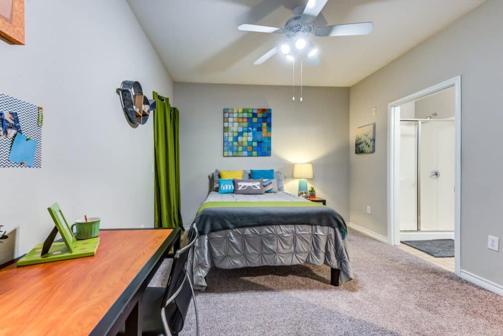 villas on guadalupe off campus apartments near ut austin furnished options available bedroom ceiling fan plush carpeting